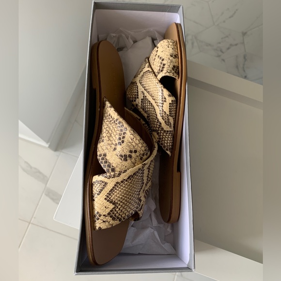 Everlane Nude Snakeskin Print Leather Crossover Sandals - Picture 6 of 10